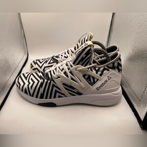 Reebok Black and White Patterned Sneakers women’s size 8.5
